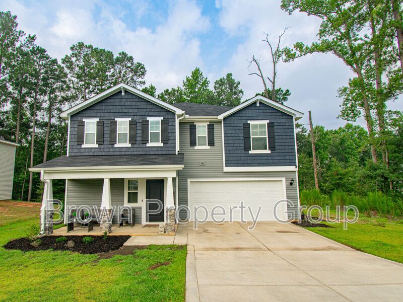Raeford House: 342 Ledgebrook Ln