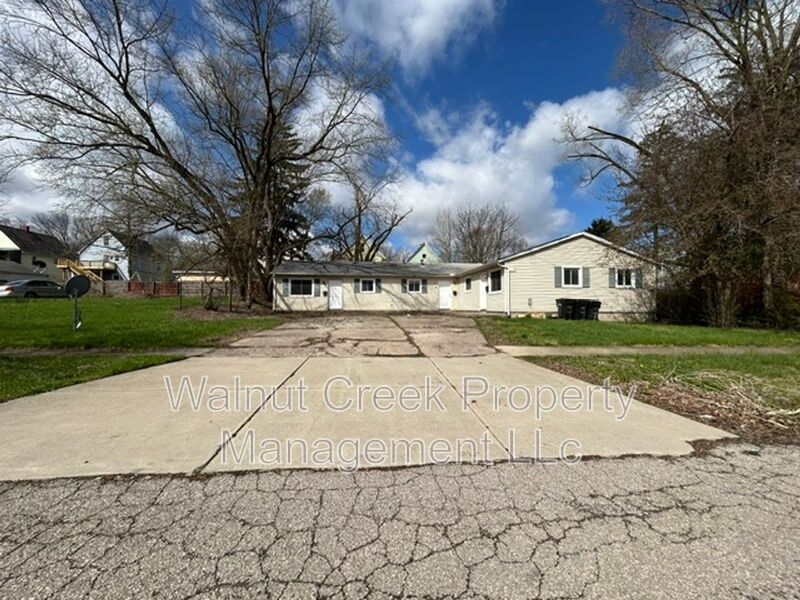 Elyria Condo: 138 Mendel Court