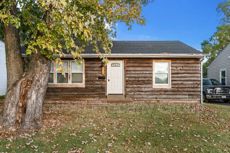 Florissant House: 216 Graham Road