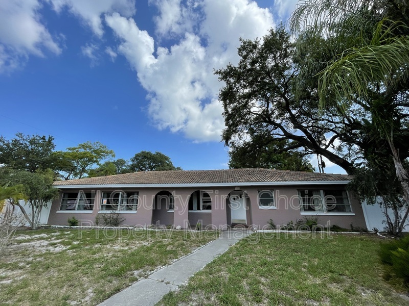 Belleair Bluffs House: 2797 Renatta Dr