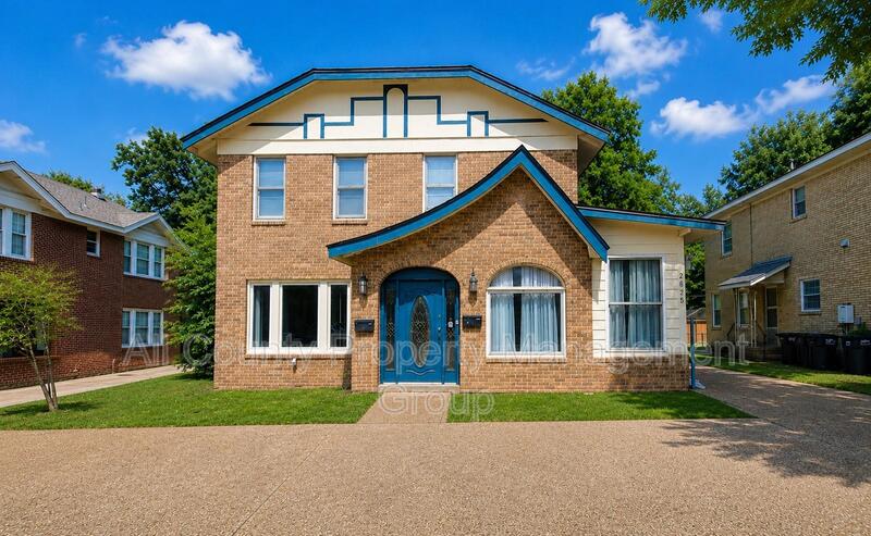 Fort Worth House: 2625 S. University Drive (Front)