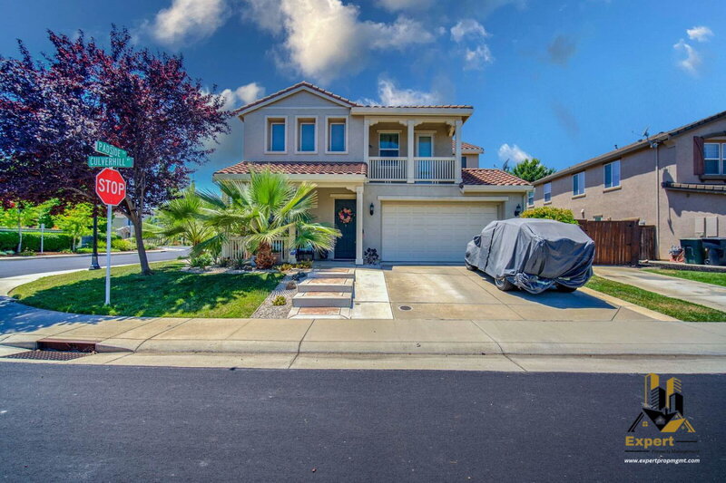 Roseville House: 1952 Culverhill Way