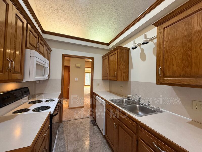 Springfield Condo: 4060 S Ferguson