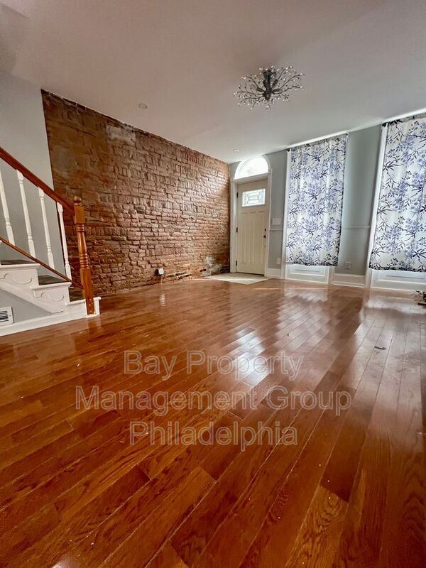 Philadelphia House: 827 Almond St
