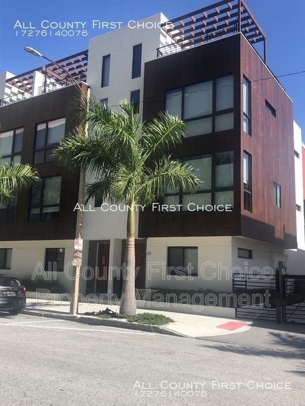 Saint Petersburg Townhome: 815 Arlington Ave N