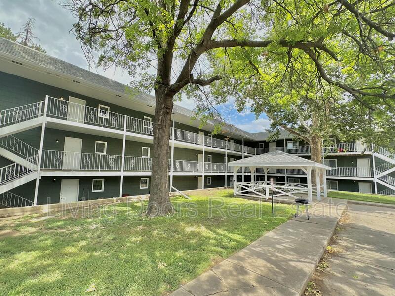 Lincoln Condo: 1215 A St