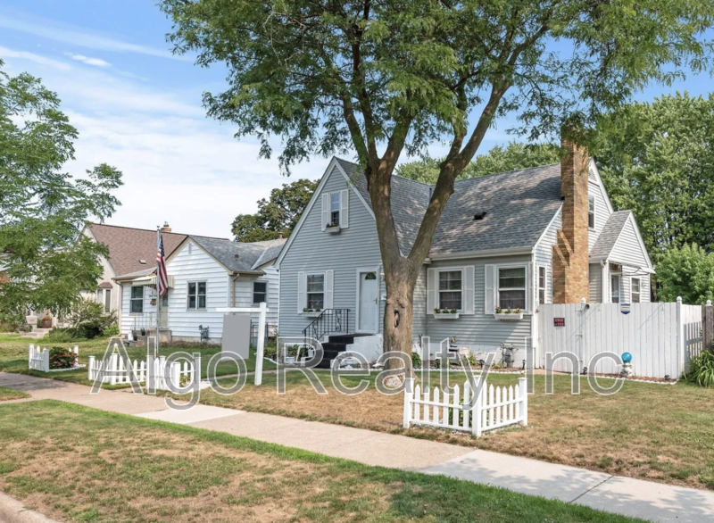 Saint Paul House: 1811 Nevada Avenue East