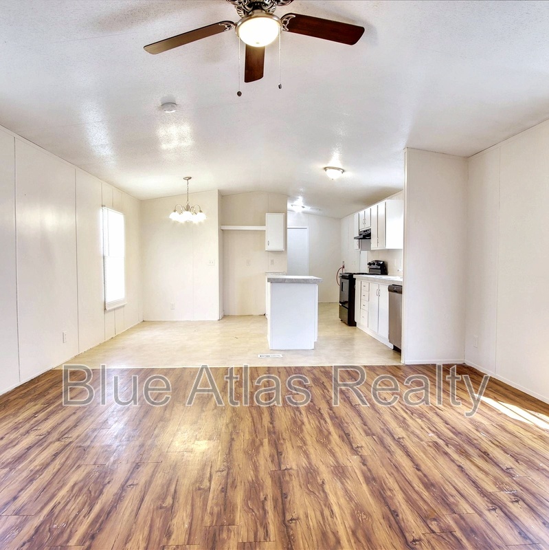 Arlington House: 825 Dawn Light Drive