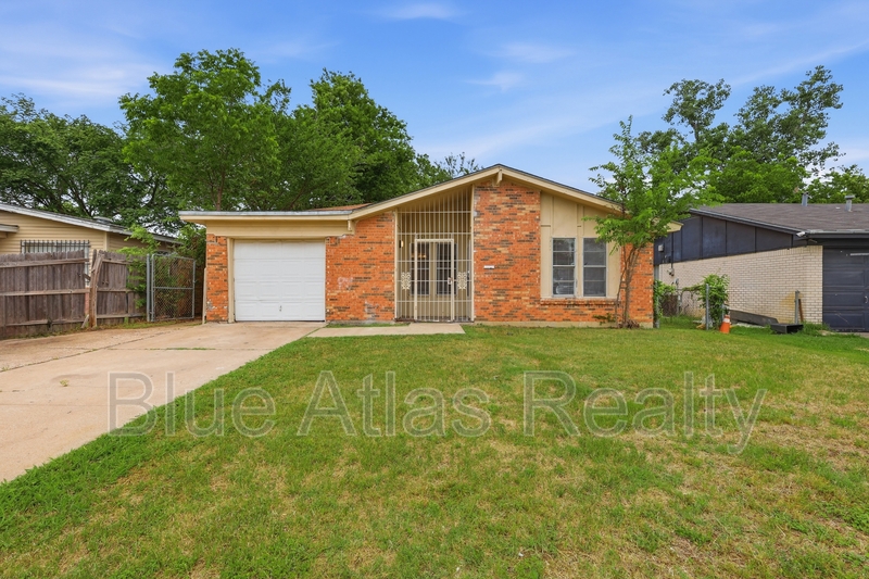 Fort Worth House: 5055 Virgil Street