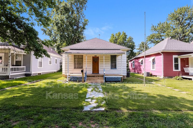 Topeka House: 1823 SW 2nd Street