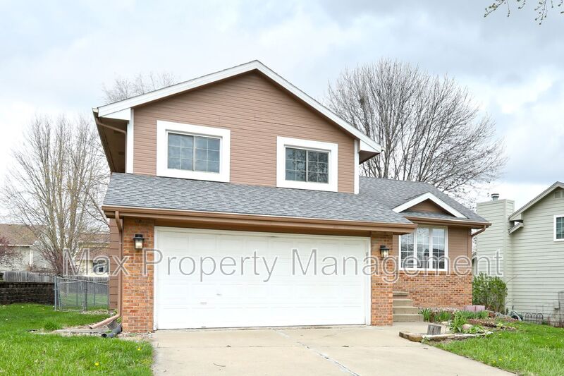 Urbandale House: 6827 Hickory Lane