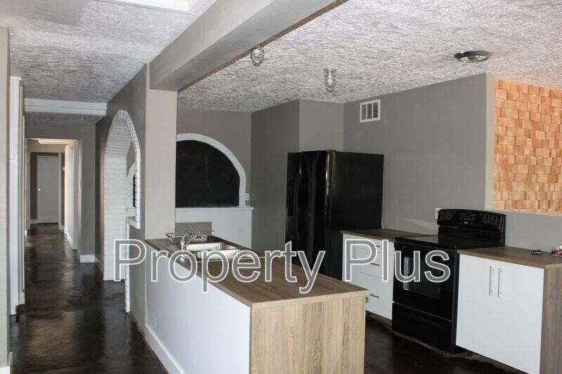 Tempe House: 1228 S Mckemy St