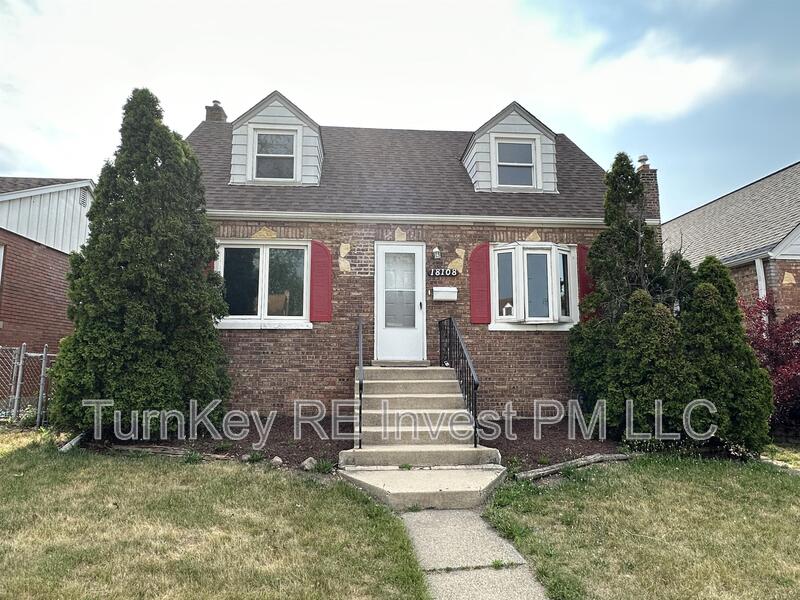 Lansing House: 18108 Oakwood Avenue