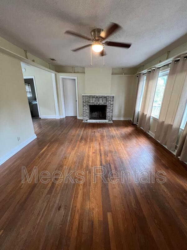 Charleston House: 1418 Ravinia Rd.