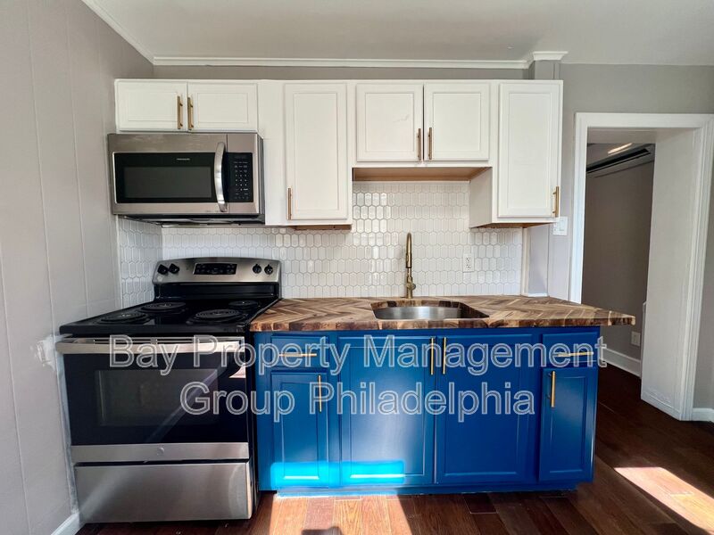 Philadelphia House: 2022 W Toronto St