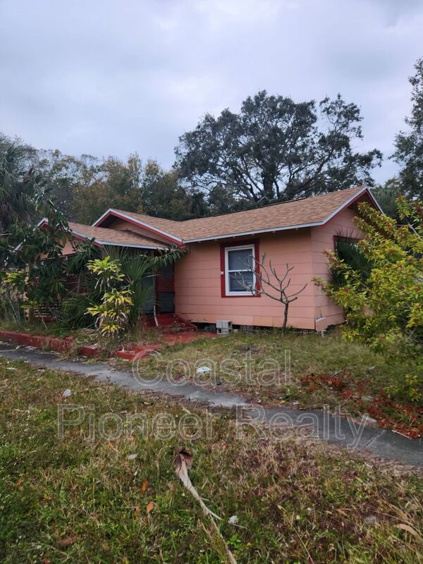 St Petersburg House: 701 Newton Ave S