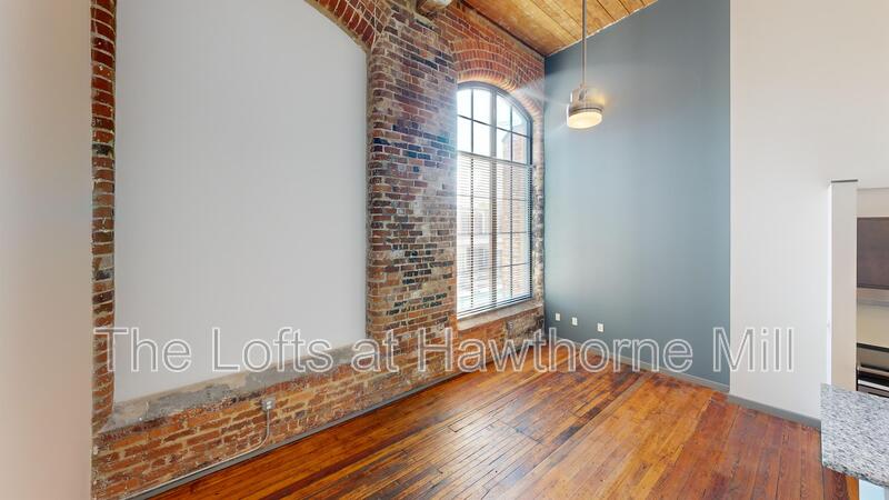 Charlotte Apartment: 1101 Hawthorne Ln