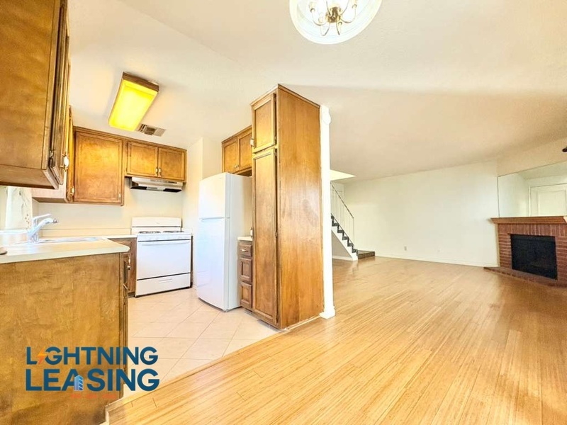 Sherman Oaks Condo: 4455 Vista Del Monte Ave