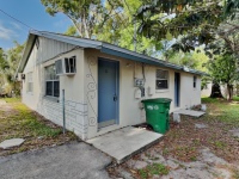 Tampa House: 9610 N 12th St