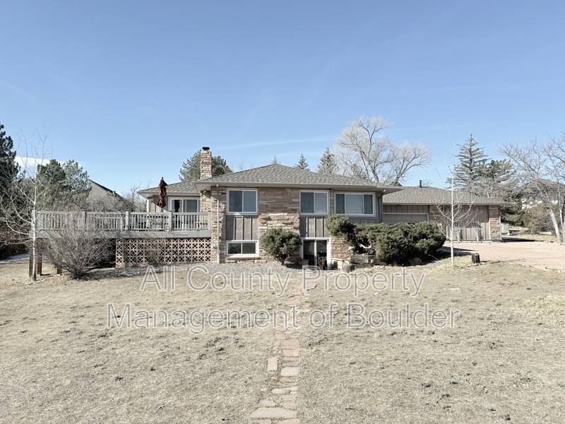 Longmont House: 7157 Fairways Drive