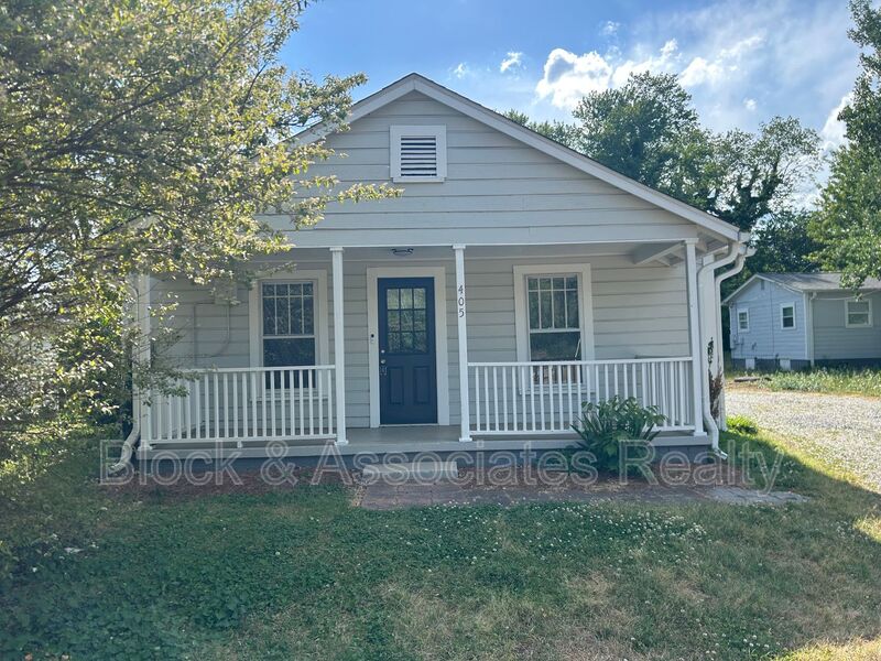 Kernersville House: 405 Dobson St.