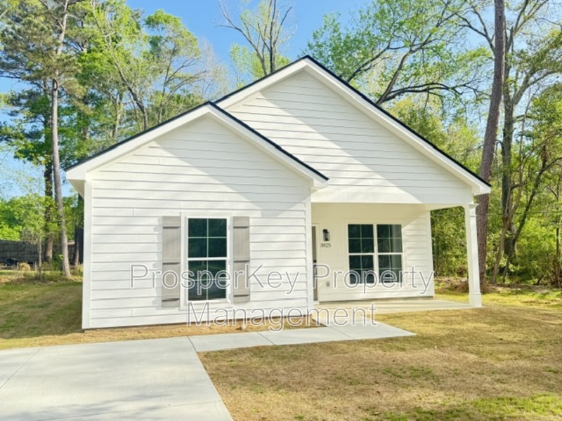 Columbus House: 3825 Mulberry Dr