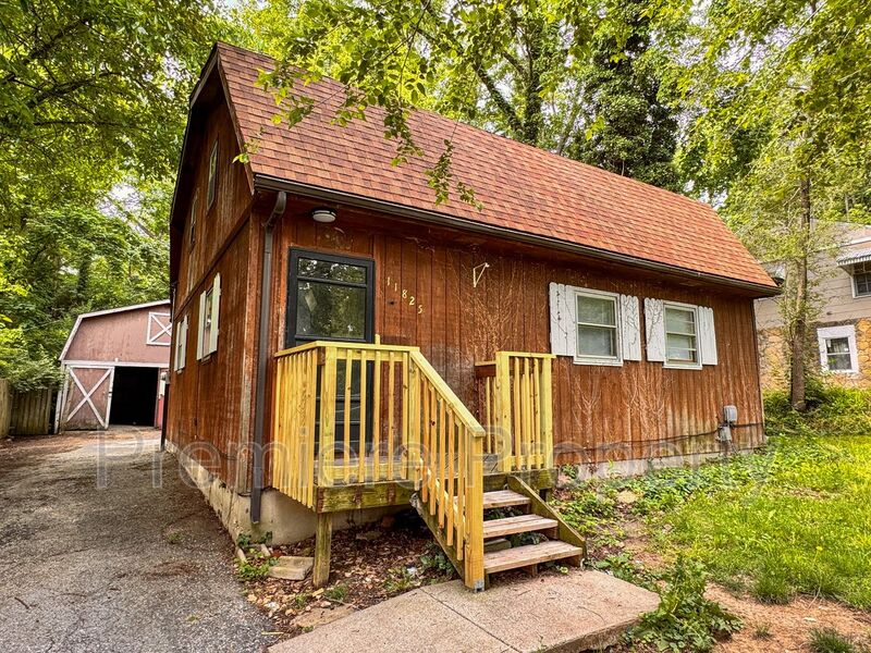 Sugar Creek House: 11825 E Roberts St