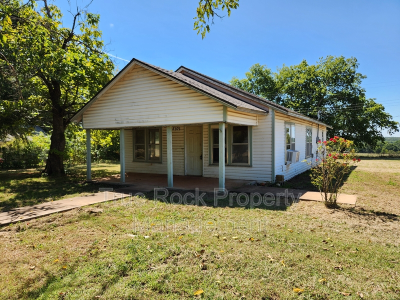 Asher House: 510 North Division (Asher)