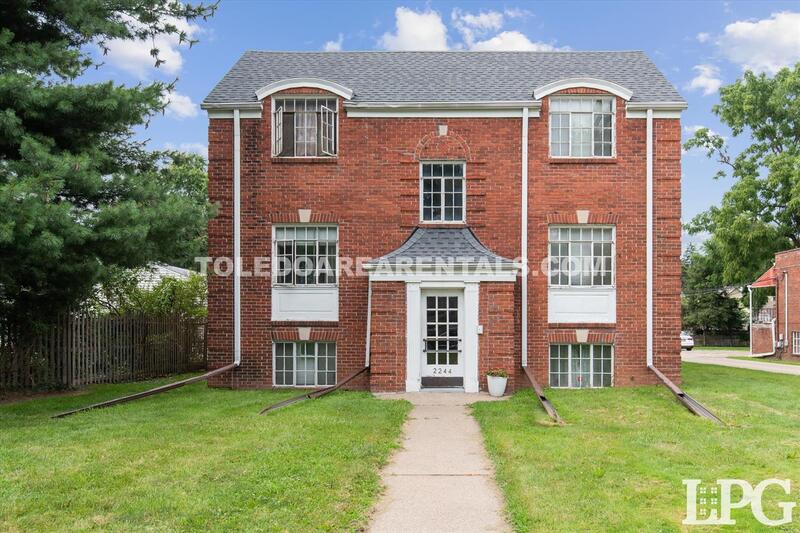 Toledo Condo: 2244 W Sylvania Ave