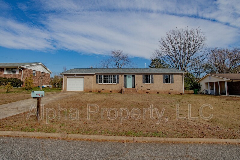 Mauldin House: 105 Shadecrest Dr