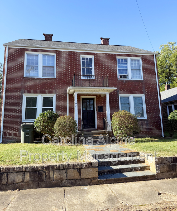 Salisbury Condo: 107 Elm St