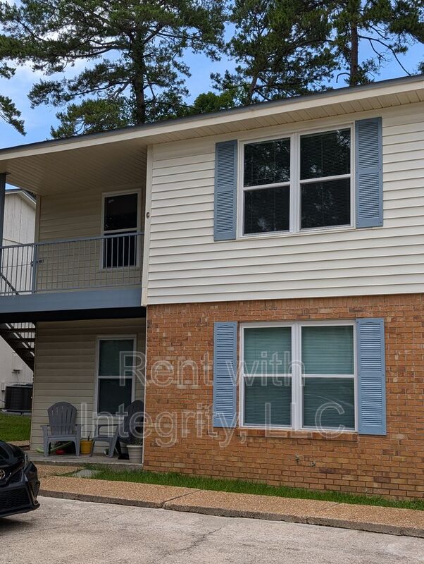 Tallahassee House: 156-C Locke St