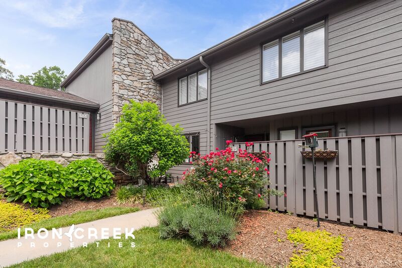 Asheville House: 515 Crowfields Lane