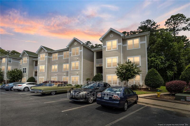 Fayetteville House: 3340-7 Harbour Pointe Place