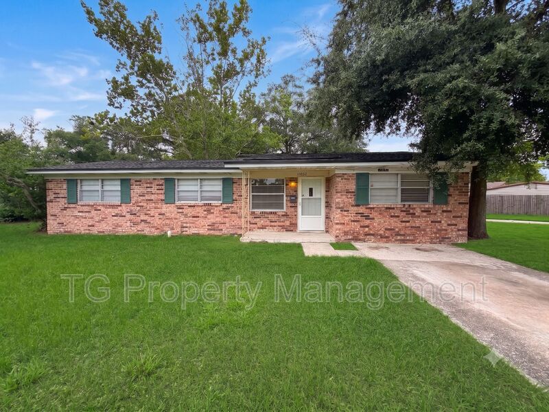 Jacksonville House: 11032 Bluehill Drive
