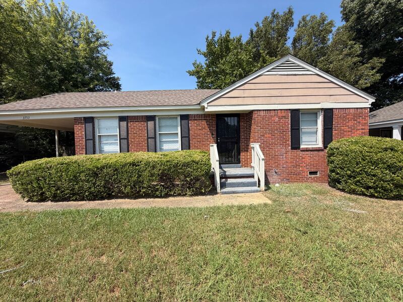 Memphis House: 3753 Wickcliff Ln