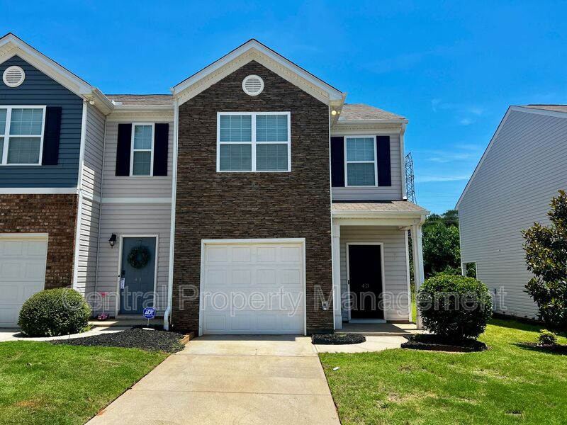 Greer House: 43 Moorlyn Lane