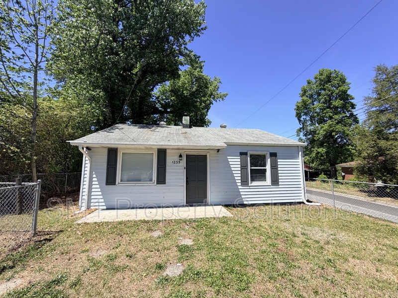 Greensboro House: 1235 Elmer Street