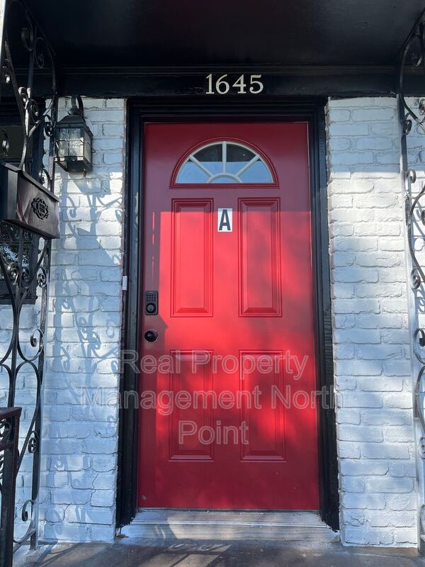 Atlanta House: 1645 Metropolitan Pkwy SW