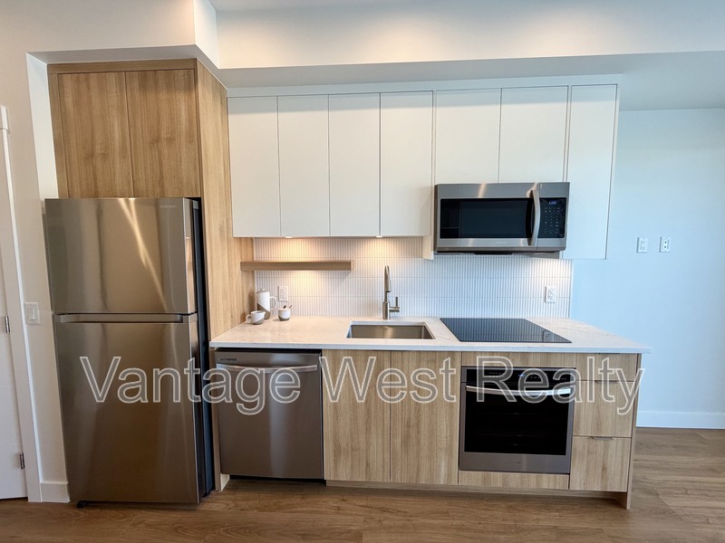 Kelowna Condo: 204-1280 Sutherland Ave