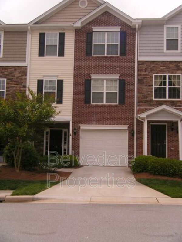 Greensboro House: 18 Dillingham Place