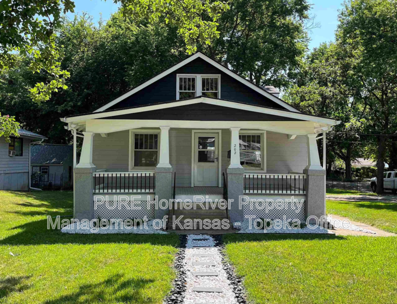 Topeka House: 202 NW Story ST