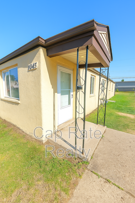 Columbus House: 1045 Loretta Ave