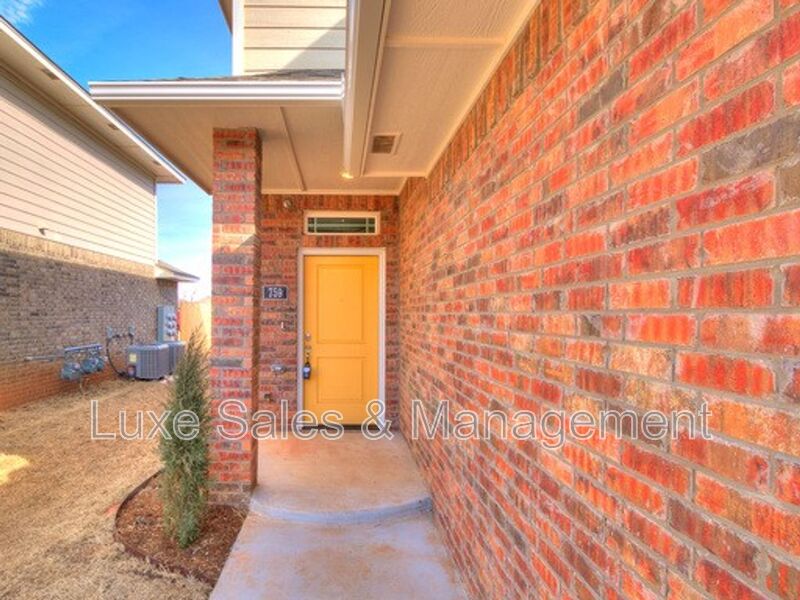 Moore House: 759 SW 14th St