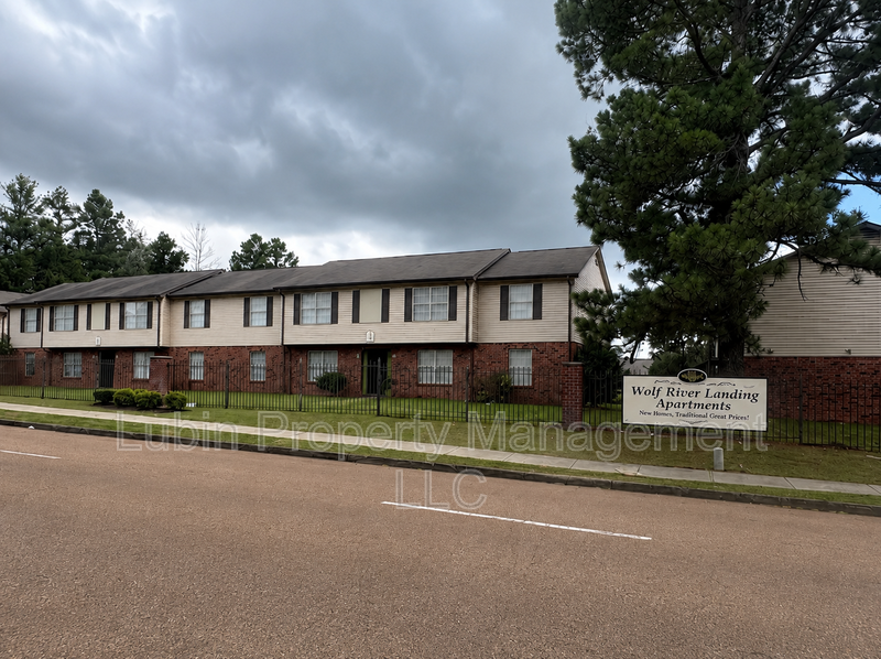 Memphis Condo: 2883 Coach Dr