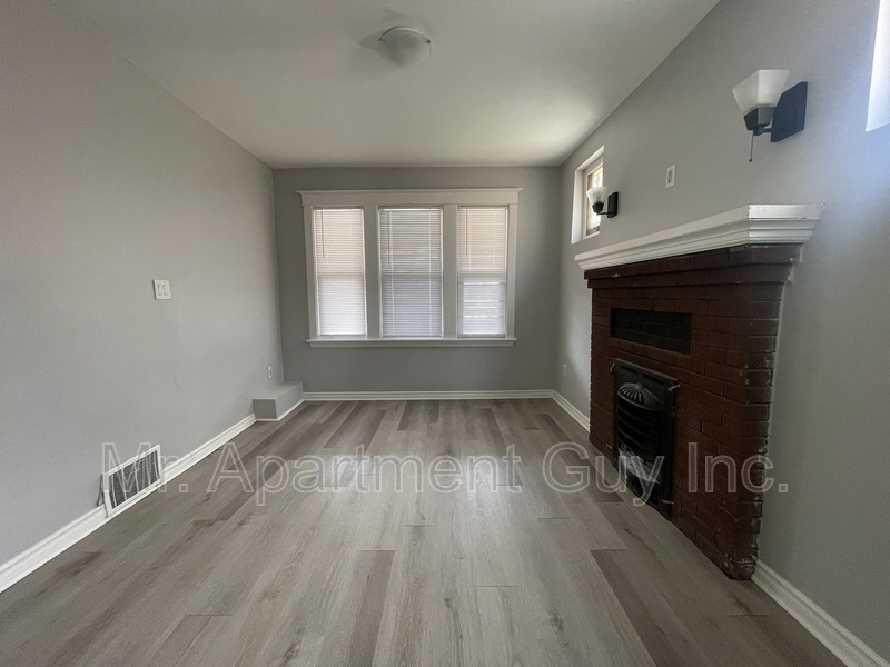 Hamilton Condo: 151 Wentworth St S