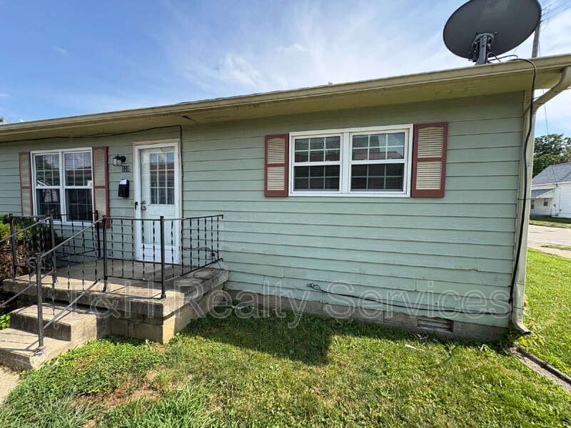 Shelbyville Condo: 520 South Pike Street