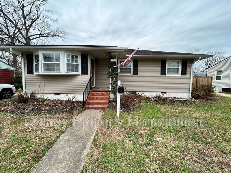 Introducing a charming ranch house in the heart of Norfolk, VA. 