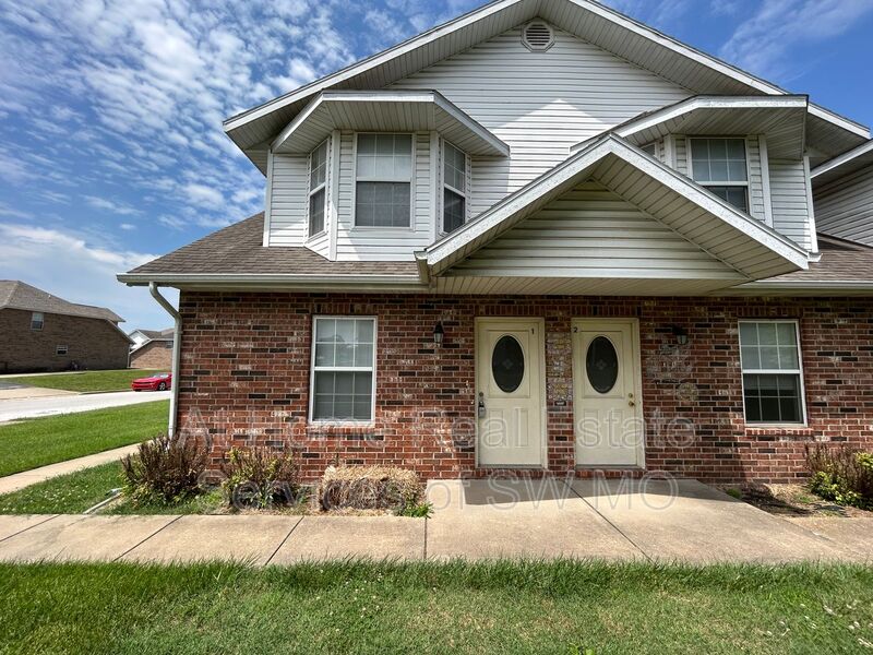 Ozark House: 1408 W Frosty