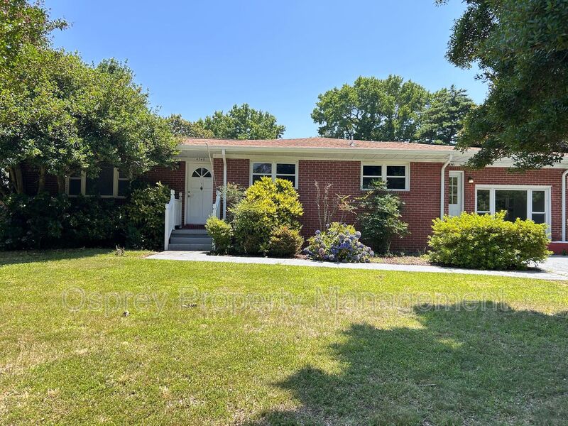 Charming 3-Bedroom Home with Bonus Room & Spacious Yard